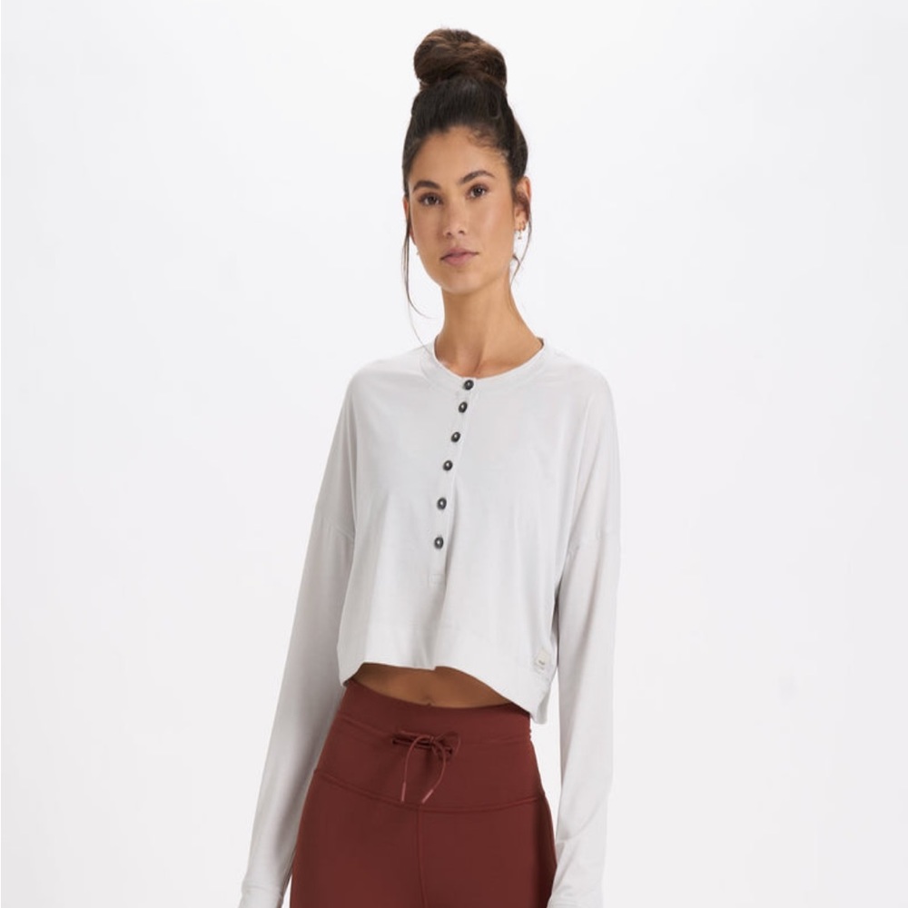 NWT Vuori Avalon Henley XS Salt